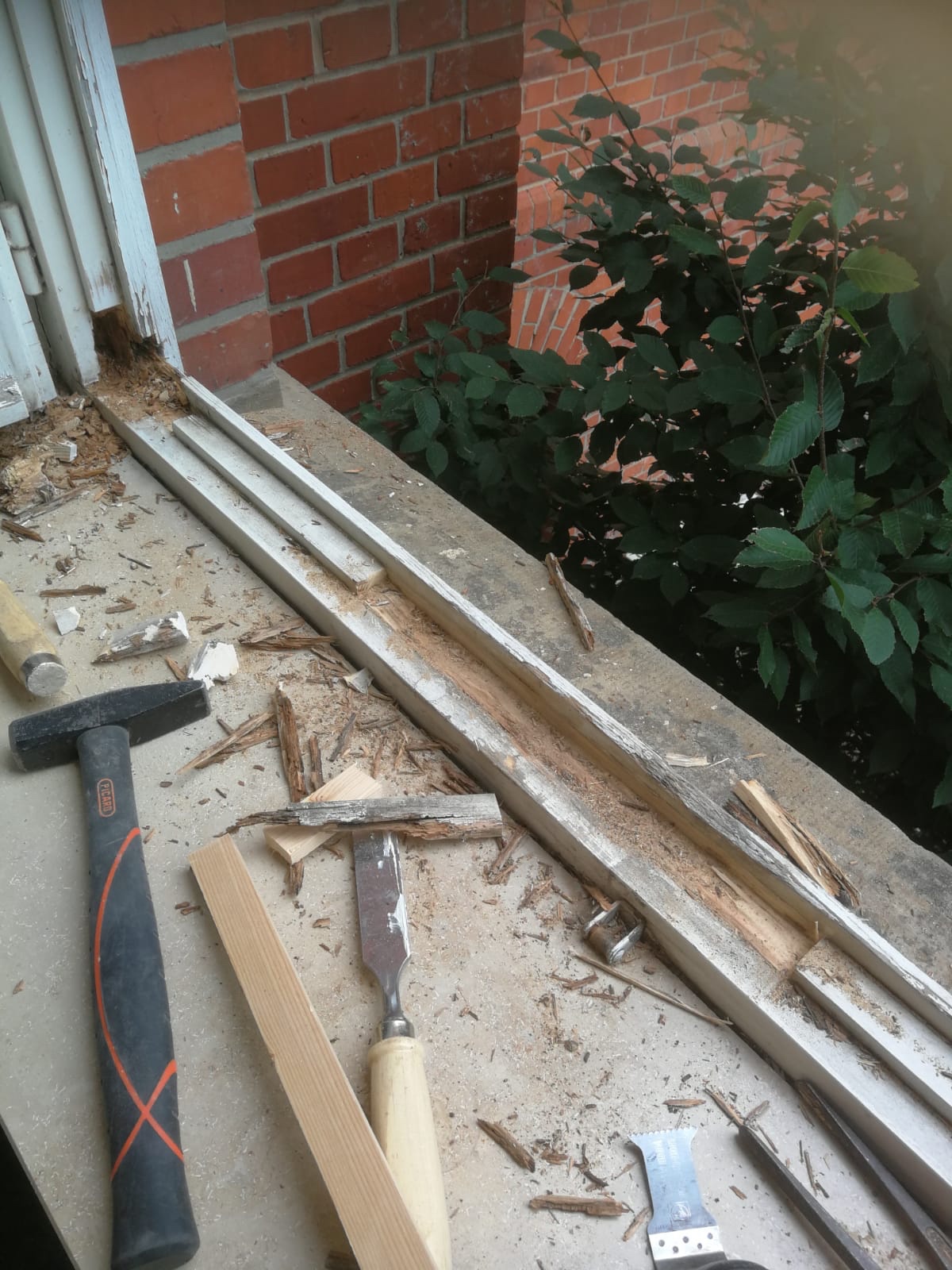 Defekter Fensterrahmen